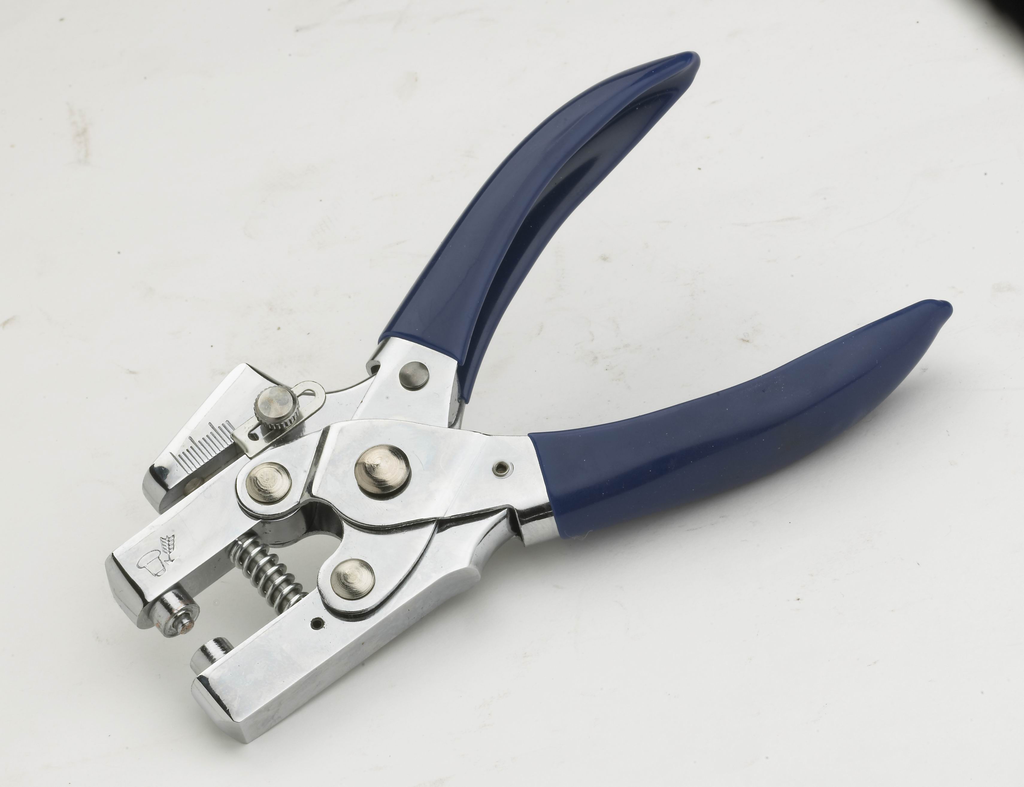 Вырубщик круглого отверстия Bulros A-004 (с установкой люверсов)