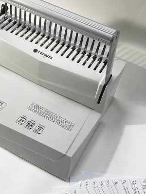 Брошюровщик для пластиковых пружин ГЕЛЕОС БП-16 (доступно в 2 цветовых вариантах) (до 9 листов)