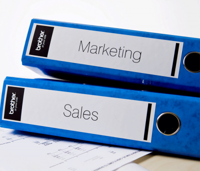 Лента бумажная DK22205 клеящаяся цельная Brother QL 500/1060 (размер: 62мм x 30,48м) [артикул: DK-22205] /оригинальная/