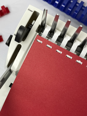 Брошюровщик для пластиковых пружин ГЕЛЕОС БП-16 (доступно в 2 цветовых вариантах) (до 9 листов)