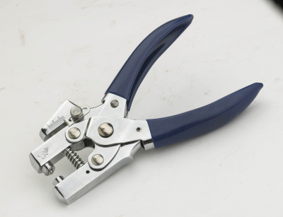 Вырубщик круглого отверстия Bulros A-004 (с установкой люверсов) Вырубщик круглого отверстия Bulros A-004 (с установкой люверсов)