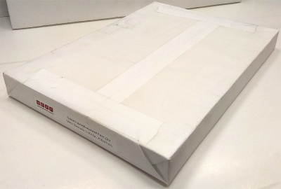 Бумага дизайнерская Ривс "Дот" SRA3 (120 г/кв.м, 450x320 мм, 250 л/пач, цвет: белый) [R]