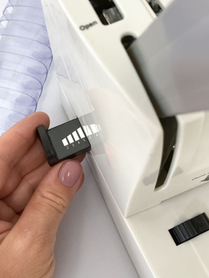 Брошюровщик для пластиковых пружин ГЕЛЕОС БП-16 (доступно в 2 цветовых вариантах) (до 9 листов)