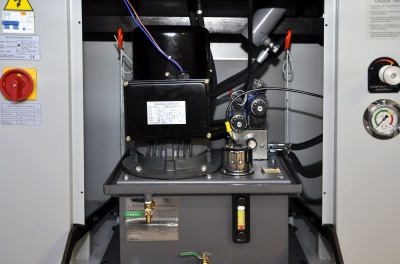 Гильотина гидравлическая напольная Boway BW-R6710 V9 (расширенный рабочий стол) (длина реза 670 мм)